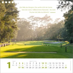 Mini Golf Zitate Kalender 2026 – Januar – Die Stille des Morgens, das sanfte Licht der Sonne über den Grüns.