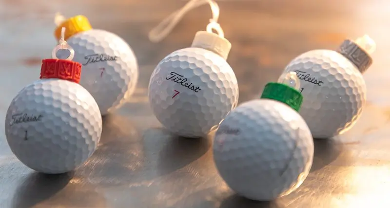Weihnachts-Golfball mit Hänger – Farbvarianten