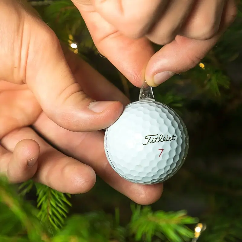 Weihnachts-Golfball mit Hänger – Klebepunkt eingfach abziehbar